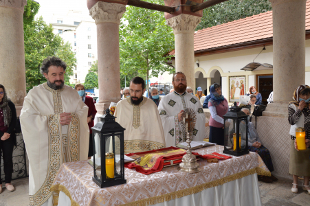 Biserica Sfintii Apostoli Petru Si Pavel